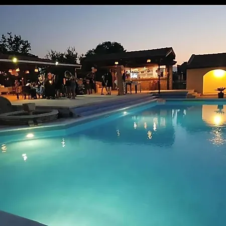 Paradise 3*